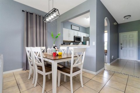 Townhouse in Davenport, Florida 4 bedrooms, 172.43 sq.m. № 2330501 - photo 13