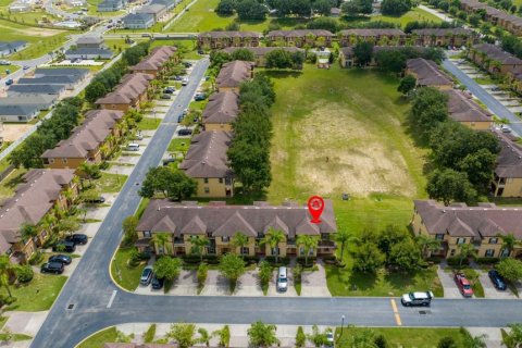 Townhouse in Davenport, Florida 4 bedrooms, 172.43 sq.m. № 2330501 - photo 5