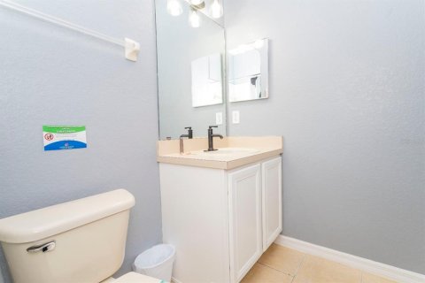 Townhouse in Davenport, Florida 4 bedrooms, 172.43 sq.m. № 2330501 - photo 23