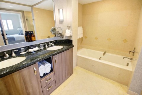 Condo in Fort Lauderdale, Florida, 1 bedroom № 2082118 - photo 11