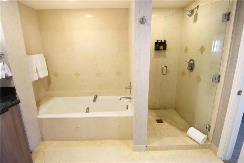Condo in Fort Lauderdale, Florida, 1 bedroom № 2082118 - photo 12