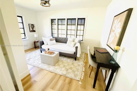 House in Coral Gables, Florida 5 bedrooms, 233.09 sq.m. № 1845946 - photo 30