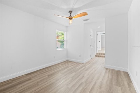 House in Saint Petersburg, Florida 3 bedrooms, 104.79 sq.m. № 1885354 - photo 24