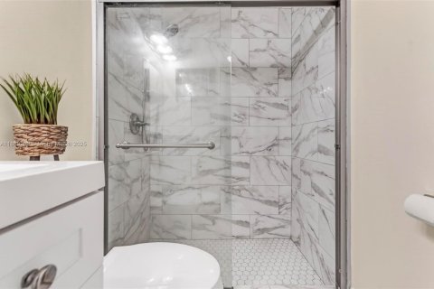 House in Hollywood, Florida 2 bedrooms, 89.19 sq.m. № 1897722 - photo 14