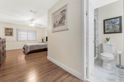 House in Hollywood, Florida 2 bedrooms, 89.19 sq.m. № 1897722 - photo 11