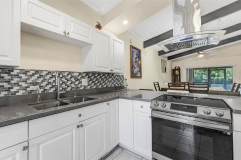 House in Hollywood, Florida 2 bedrooms, 89.19 sq.m. № 1897722 - photo 4