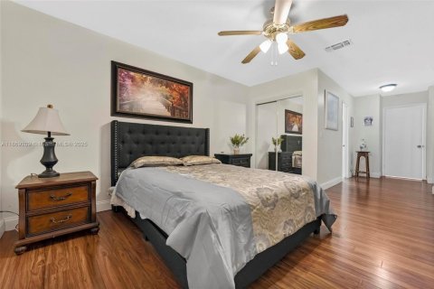 House in Hollywood, Florida 2 bedrooms, 89.19 sq.m. № 1897722 - photo 9