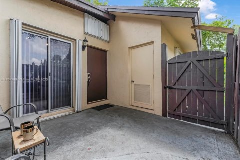 House in Hollywood, Florida 2 bedrooms, 89.19 sq.m. № 1897722 - photo 2