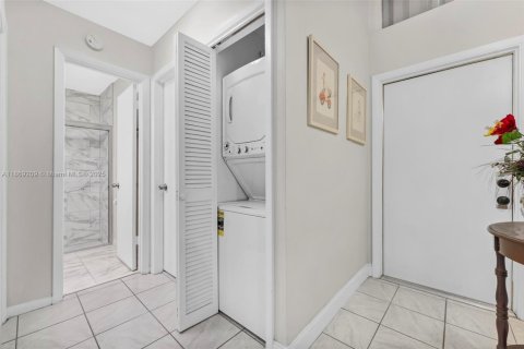 House in Hollywood, Florida 2 bedrooms, 89.19 sq.m. № 1897722 - photo 3