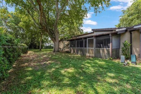 House in Hollywood, Florida 2 bedrooms, 89.19 sq.m. № 1897722 - photo 19