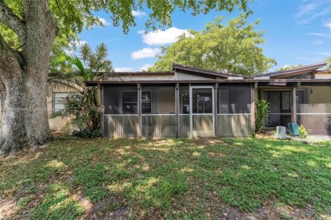 House in Hollywood, Florida 2 bedrooms, 89.19 sq.m. № 1897722 - photo 20