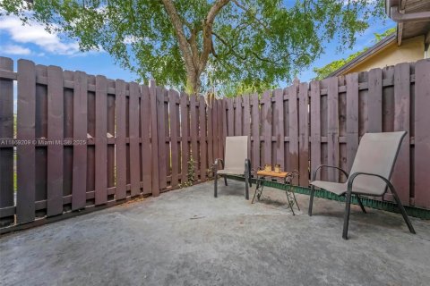 House in Hollywood, Florida 2 bedrooms, 89.19 sq.m. № 1897722 - photo 17