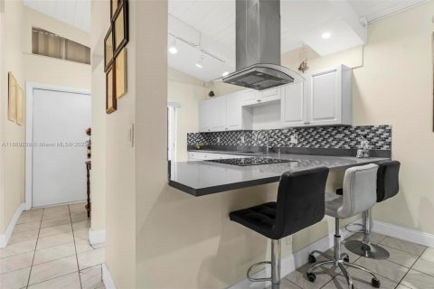 House in Hollywood, Florida 2 bedrooms, 89.19 sq.m. № 1897722 - photo 6