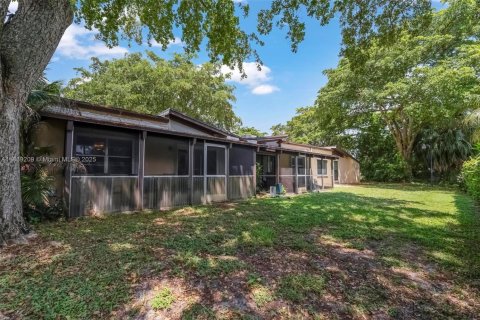 House in Hollywood, Florida 2 bedrooms, 89.19 sq.m. № 1897722 - photo 26