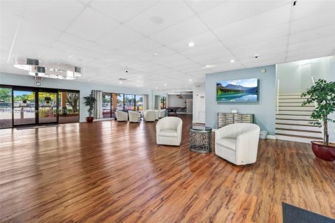 House in Hollywood, Florida 2 bedrooms, 89.19 sq.m. № 1897722 - photo 22