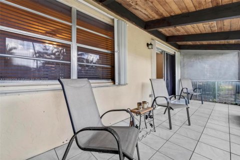 House in Hollywood, Florida 2 bedrooms, 89.19 sq.m. № 1897722 - photo 18