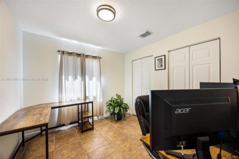 Casa en venta en Miami, Florida, 4 dormitorios, 242.1 m2 № 1891831 - foto 13