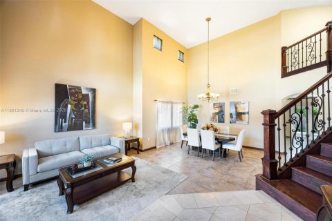 Casa en venta en Miami, Florida, 4 dormitorios, 242.1 m2 № 1891831 - foto 3