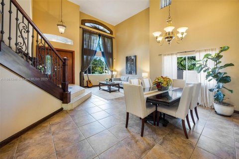 Casa en venta en Miami, Florida, 4 dormitorios, 242.1 m2 № 1891831 - foto 6