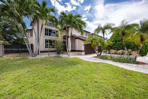 Casa en venta en Miami, Florida, 4 dormitorios, 242.1 m2 № 1891831 - foto 1