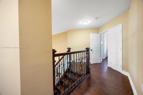 Casa en venta en Miami, Florida, 4 dormitorios, 242.1 m2 № 1891831 - foto 15