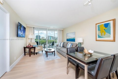 Condo in Fort Lauderdale, Florida, 1 bedroom  № 1924780 - photo 2