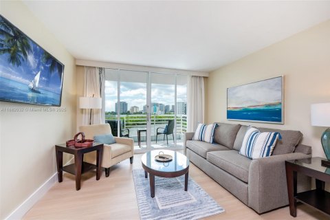 Condo in Fort Lauderdale, Florida, 1 bedroom  № 1924780 - photo 1