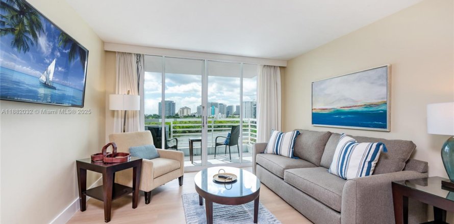 Condo in Fort Lauderdale, Florida, 1 bedroom № 1924780