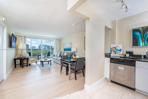 Condo in Fort Lauderdale, Florida, 1 bedroom  № 1924780 - photo 11