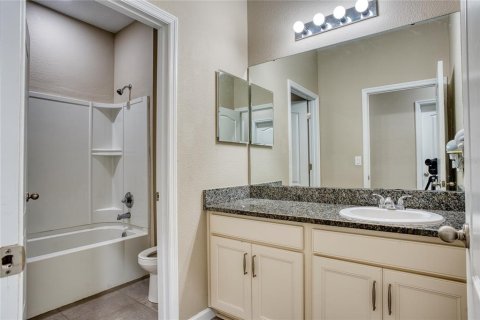 House in Winter Garden, Florida 3 bedrooms, 211.63 sq.m. № 2123381 - photo 24