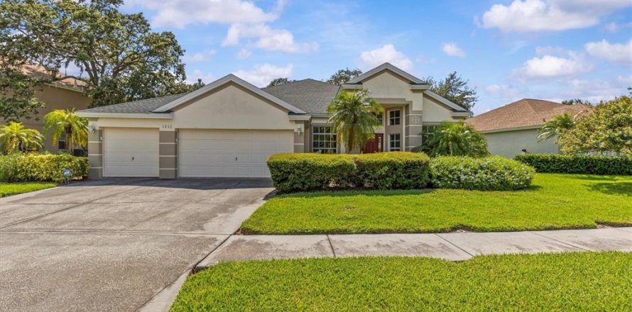 House in Tarpon Springs, Florida 4 bedrooms, 226.87 sq.m. № 1854367