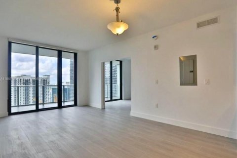 Снять в аренду кондоминиум в Майами, Флорида 1 спальня, 60.48м2, № 1892909 - фото 17