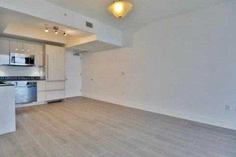 Снять в аренду кондоминиум в Майами, Флорида 1 спальня, 60.48м2, № 1892909 - фото 20