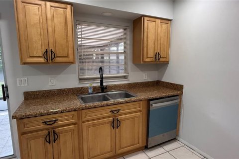House in Kissimmee, Florida 2 bedrooms, 92.9 sq.m. № 2429353 - photo 8