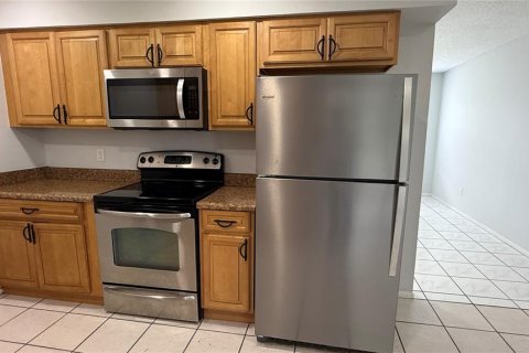 House in Kissimmee, Florida 2 bedrooms, 92.9 sq.m. № 2429353 - photo 4