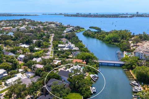 Villa ou maison à vendre à Sarasota, Floride: 4 chambres, 338.81 m2 № 2330419 - photo 4