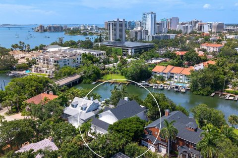 Villa ou maison à vendre à Sarasota, Floride: 4 chambres, 338.81 m2 № 2330419 - photo 12