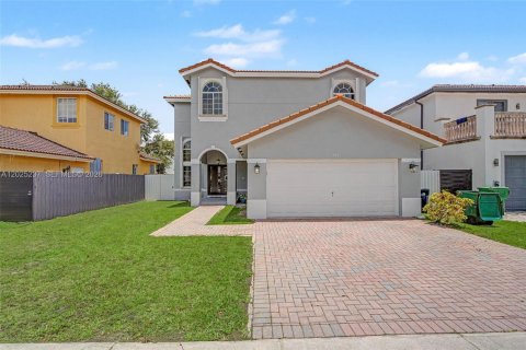 House in Miami, Florida 4 bedrooms, 219.25 sq.m. № 2168290