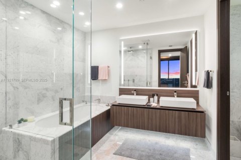 Copropriété à vendre à Miami, Floride: 2 chambres, 116.03 m2 № 1976671 - photo 13