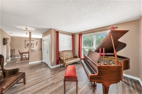 Casa en venta en Temple Terrace, Florida, 4 dormitorios, 185.34 m2 № 1804936 - foto 9