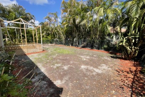 House in Riviera Beach, Florida 3 bedrooms, 146.79 sq.m. № 2086467 - photo 21