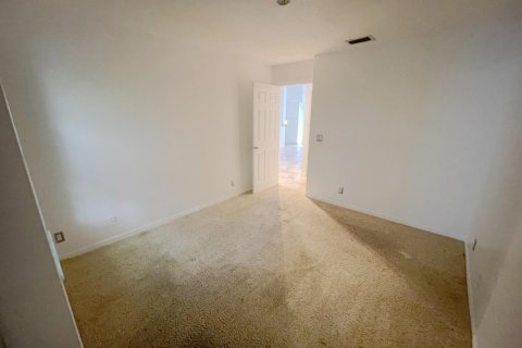 House in Riviera Beach, Florida 3 bedrooms, 146.79 sq.m. № 2086467 - photo 12