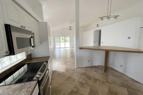 House in Riviera Beach, Florida 3 bedrooms, 146.79 sq.m. № 2086467 - photo 4