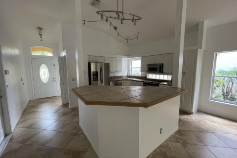House in Riviera Beach, Florida 3 bedrooms, 146.79 sq.m. № 2086467 - photo 7