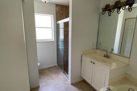 House in Riviera Beach, Florida 3 bedrooms, 146.79 sq.m. № 2086467 - photo 15