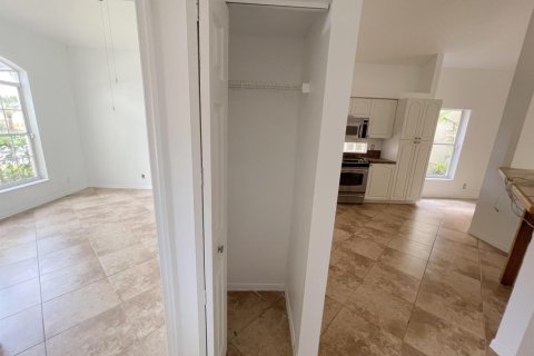 House in Riviera Beach, Florida 3 bedrooms, 146.79 sq.m. № 2086467 - photo 3