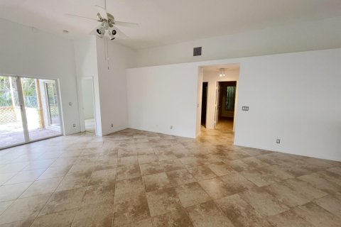 House in Riviera Beach, Florida 3 bedrooms, 146.79 sq.m. № 2086467 - photo 9