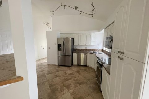 House in Riviera Beach, Florida 3 bedrooms, 146.79 sq.m. № 2086467 - photo 5