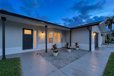 Villa ou maison à vendre à Palm Harbor, Floride: 2 chambres, 129.69 m2 № 2109718 - photo 4