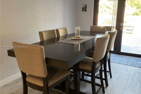 Touwnhouse à vendre à Homestead, Floride: 4 chambres, 179.86 m2 № 1701210 - photo 4